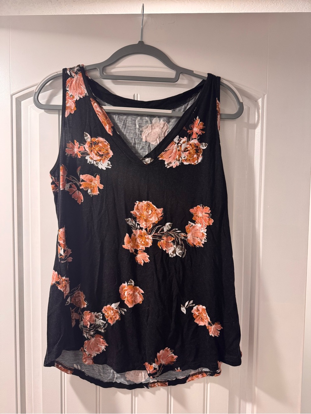 Maurices Black V-Neck Sleeveless Top with Coral Floral Print